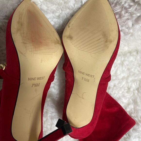 Nine West Red textile suede ankle Boots metallic gold tone chain accent SZ7.5 - Picture 3 of 12